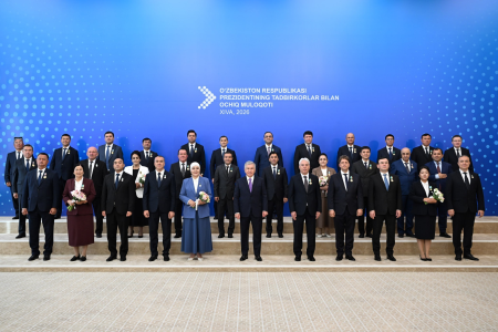 Prezident Shavkat Mirziyoyev faxriy unvonlar, orden va medallar bilan taqdirlangan bir guruh tadbirkorlarga mazkur mukofotlarni tantanali ravishda topshirdi.